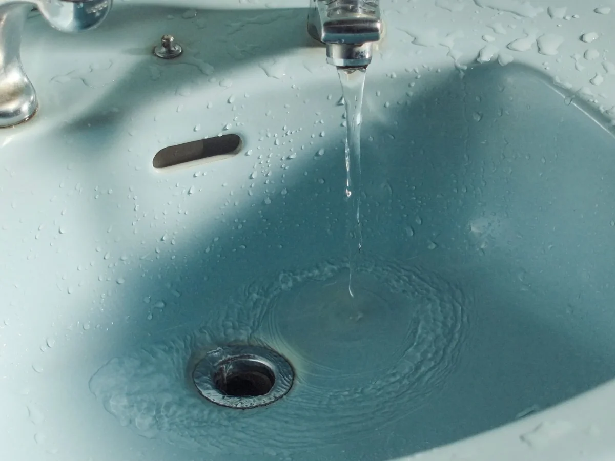 Bonde d'évier ou de lavabo vue de près
