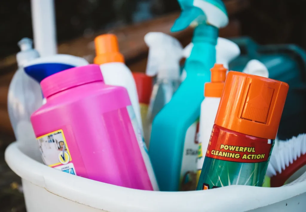 Produits d'entretien et gants de protection