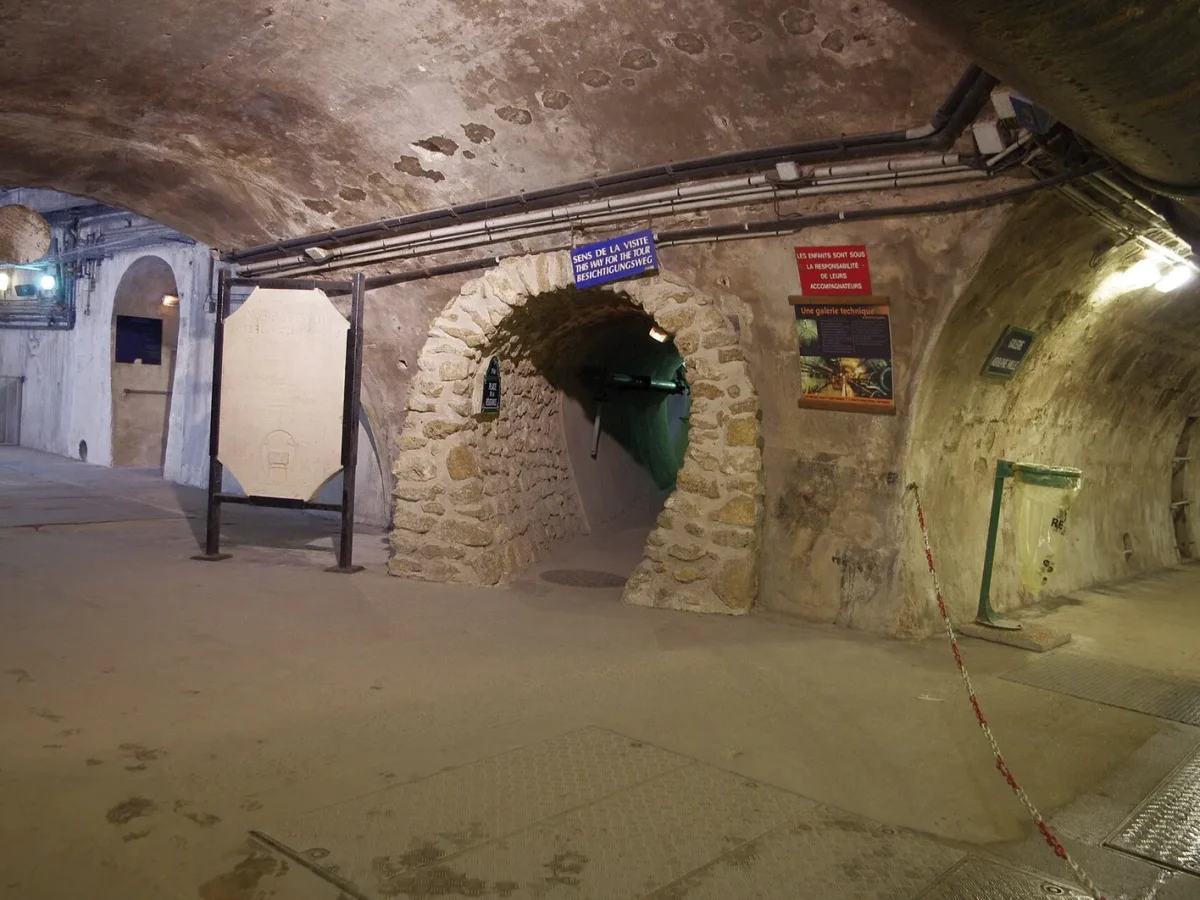 Galerie des égouts de Paris et sa signalétique de rue