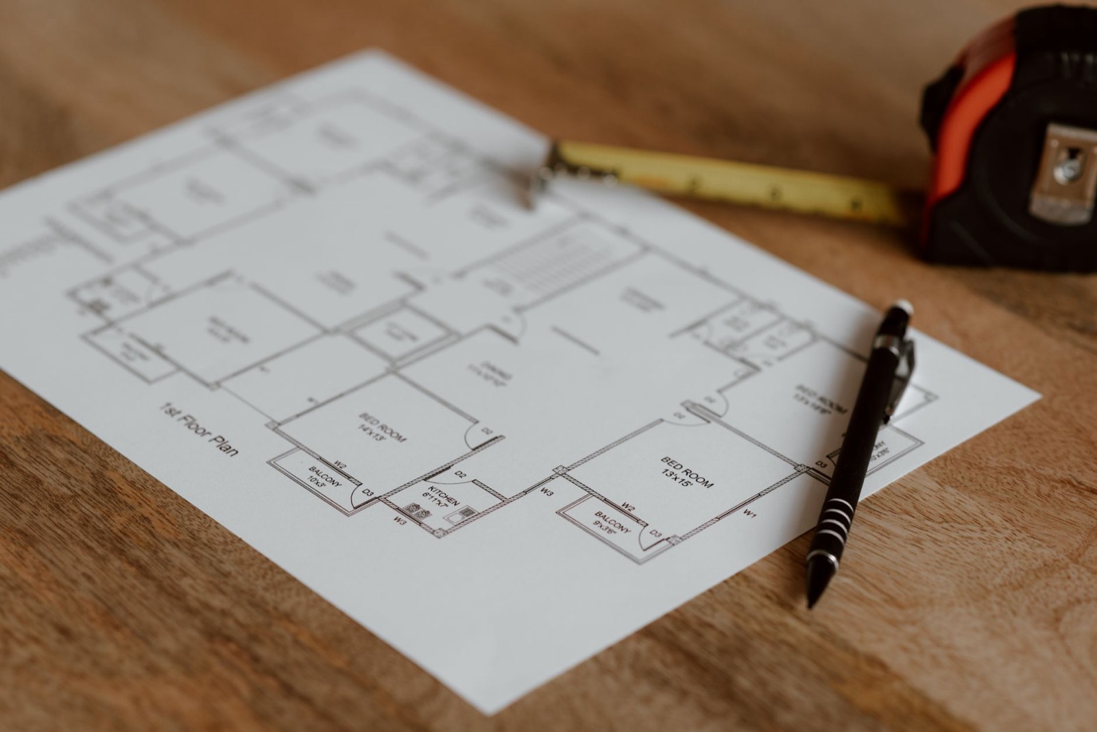 Plan d'appartement annoté avec le tracé des évacuations et la position de la colonne de chute