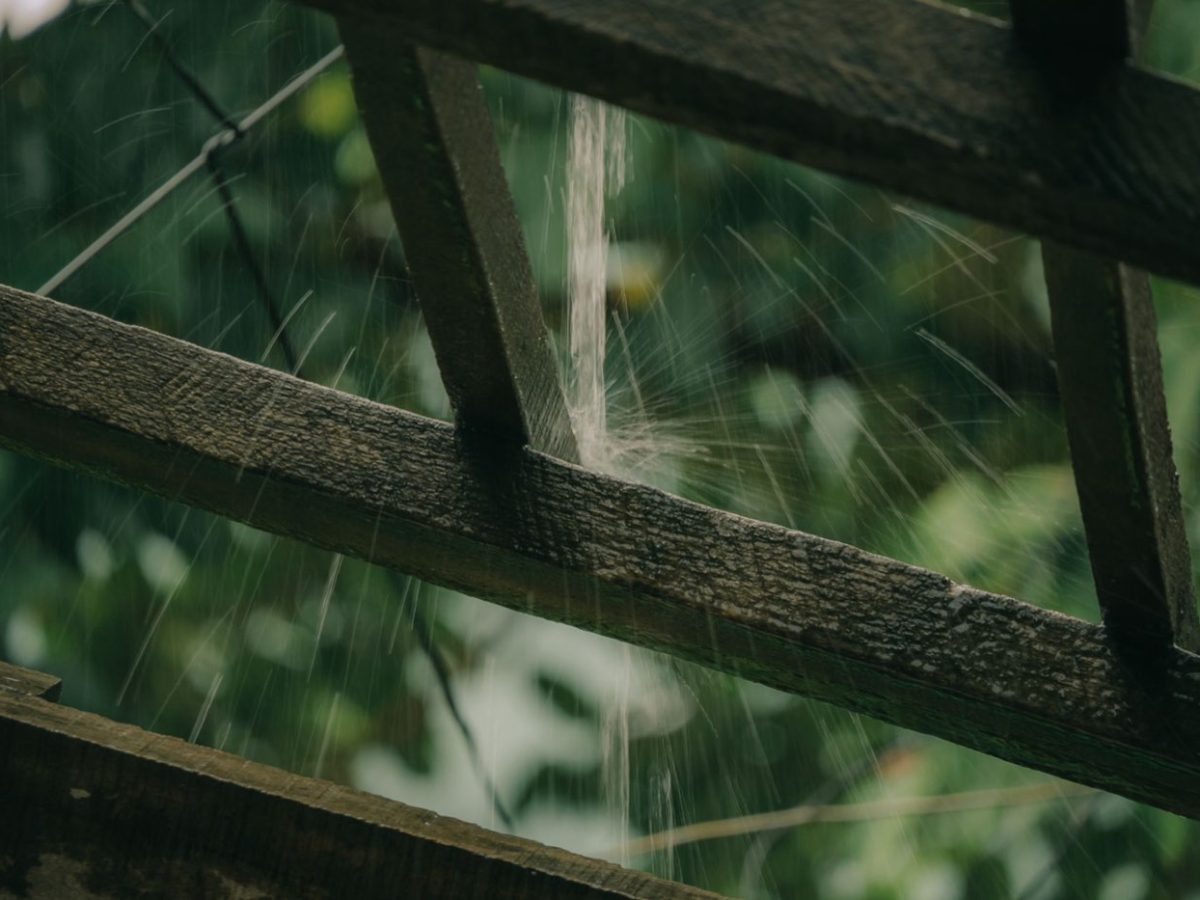 Eaux usées qui remontent dans la douche : causes et actions